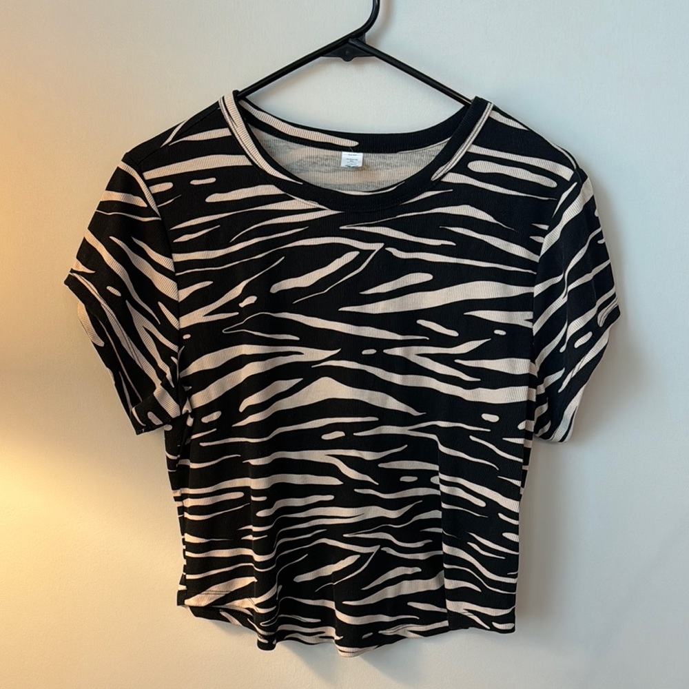 Old Navy Black and Cream Crop T-Shirt